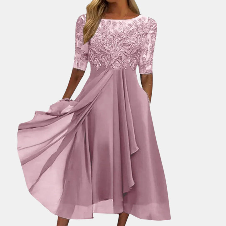 Dentelle Élégante – Robe en Dentelle
