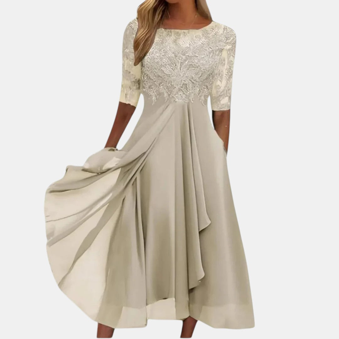 Dentelle Élégante – Robe en Dentelle