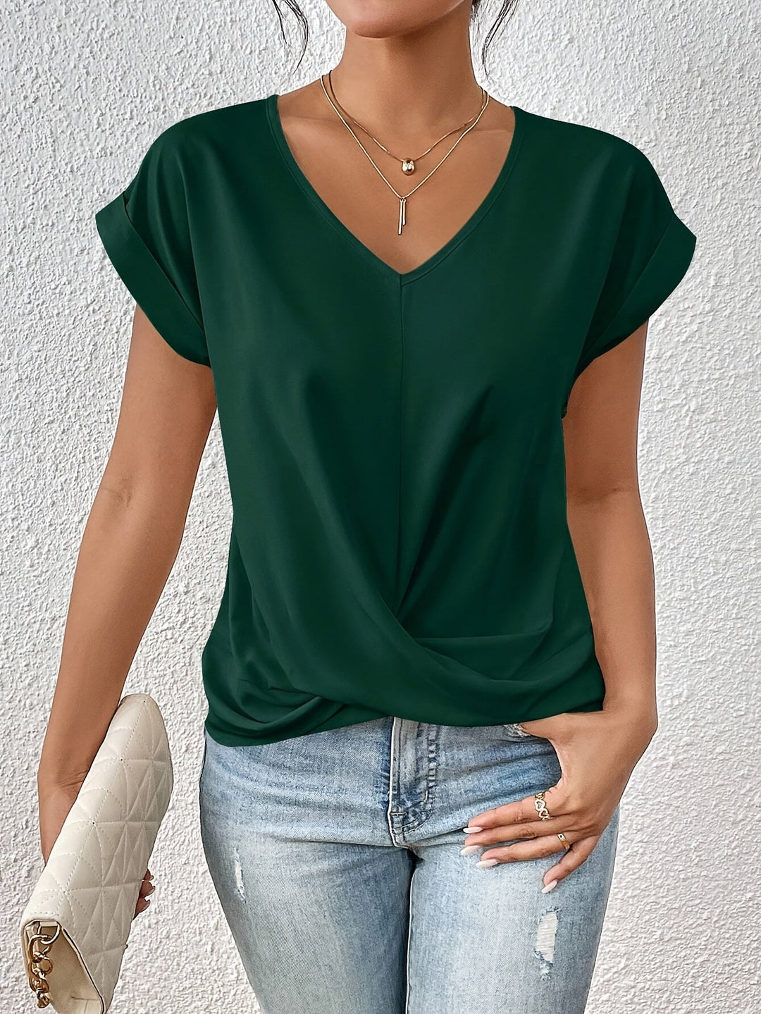 Adèle – T-Shirt Col V Élégant