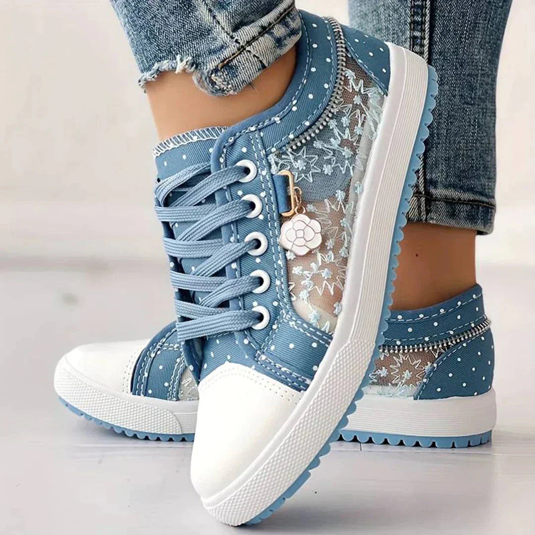 Céline – Sneakers Canvas à Dentelle Fleurie