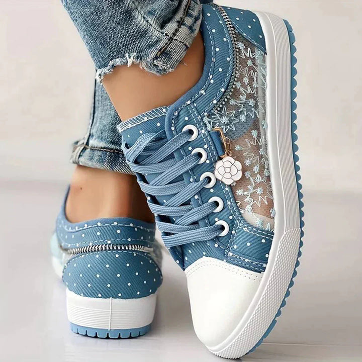 Céline – Sneakers Canvas à Dentelle Fleurie