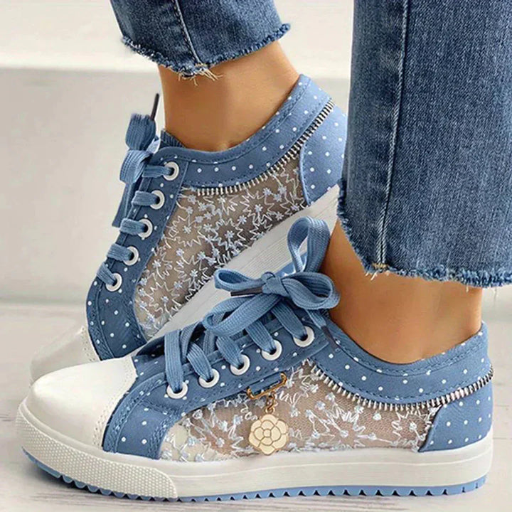 Céline – Sneakers Canvas à Dentelle Fleurie