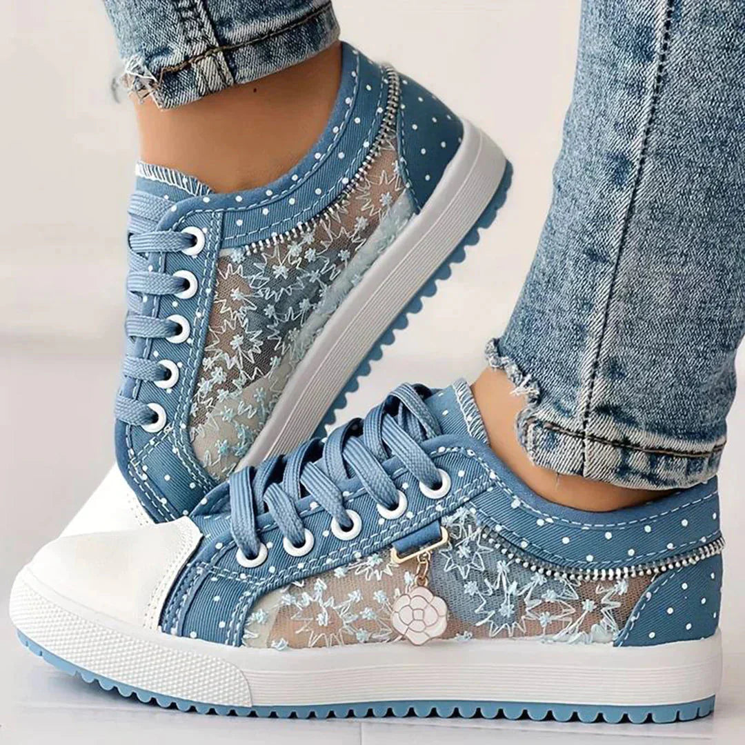Céline – Sneakers Canvas à Dentelle Fleurie