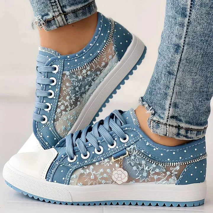 Céline – Sneakers Canvas à Dentelle Fleurie