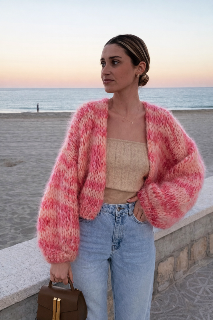 Emily – Pull Ouvert à Manches Bouffantes