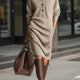 Pauline – Robe Midi en Maille Boutonnée
