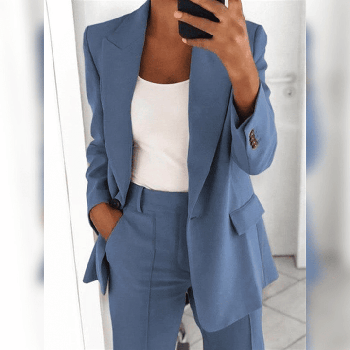 Elisa – Tailleur Élégant et Confortable