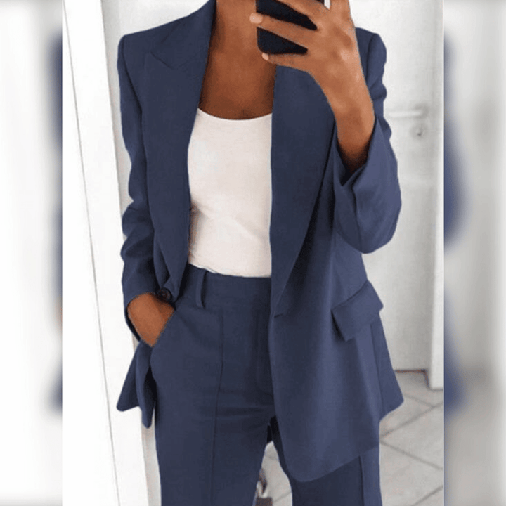 Elisa – Tailleur Élégant et Confortable
