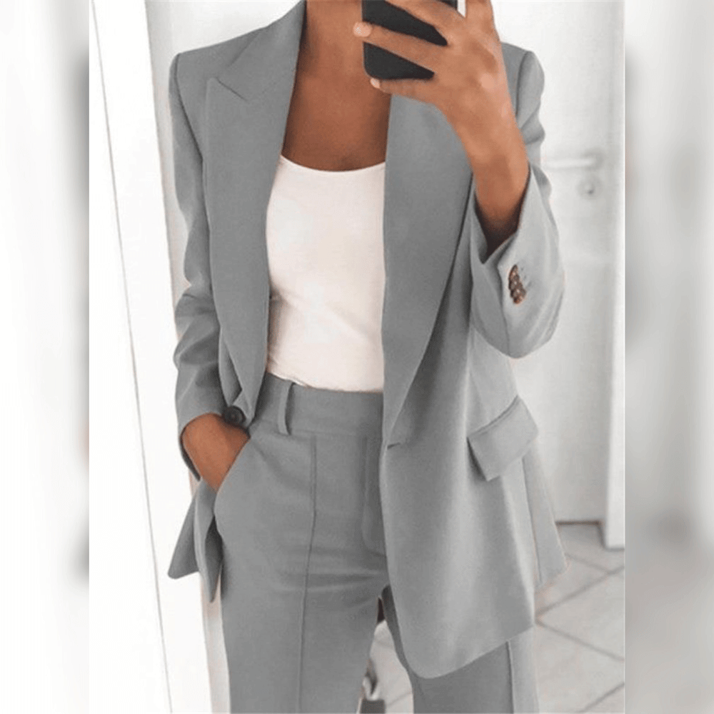 Elisa – Tailleur Élégant et Confortable