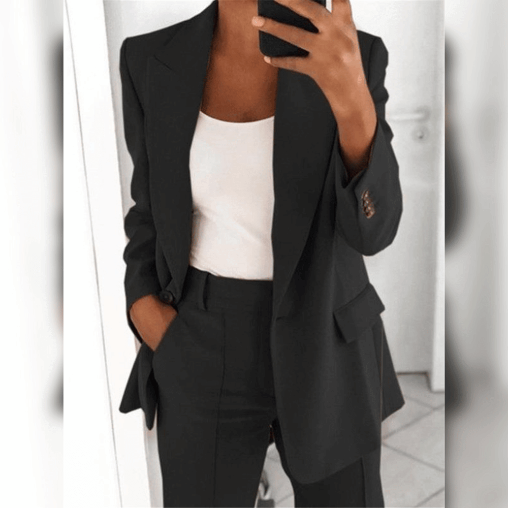 Elisa – Tailleur Élégant et Confortable
