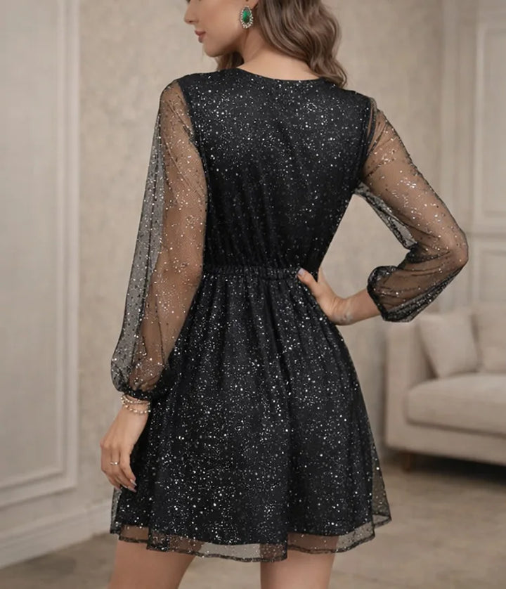 Robe courte noire à décolleté en V et manches longues