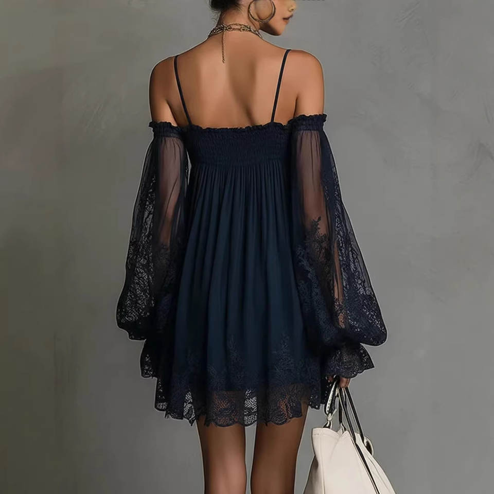 Agathe – Mini Robe Bleue Épaules Dénudées en Dentelle
