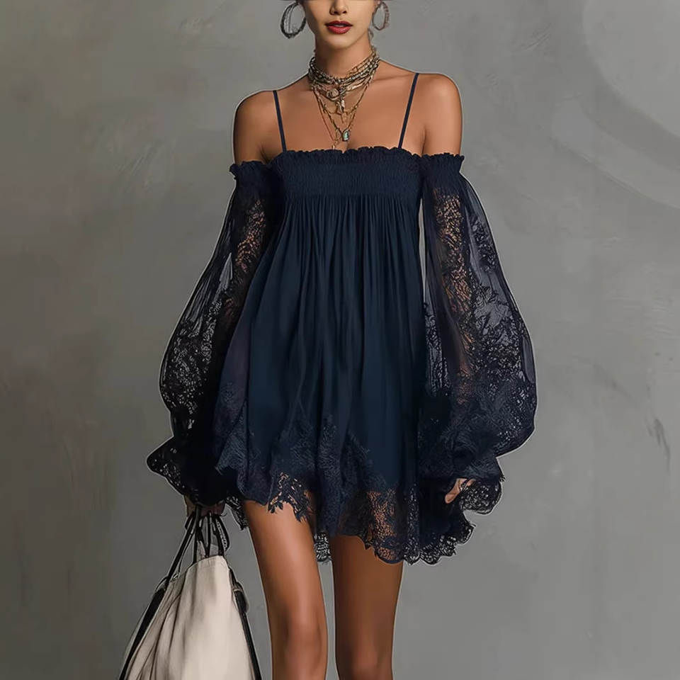 Agathe – Mini Robe Bleue Épaules Dénudées en Dentelle