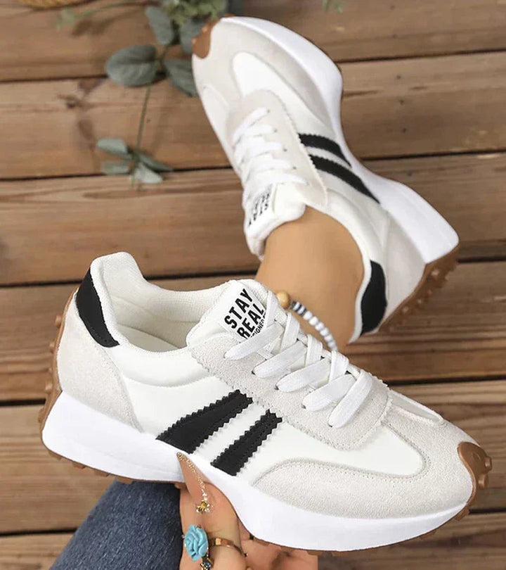 Plate Lacée – Sneakers Plates à Lacets