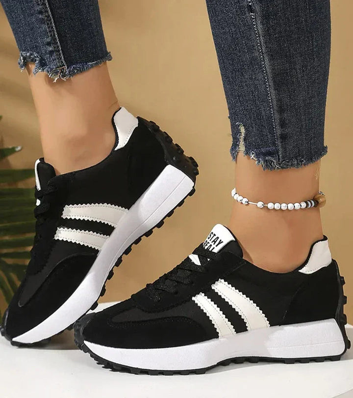 Plate Lacée – Sneakers Plates à Lacets