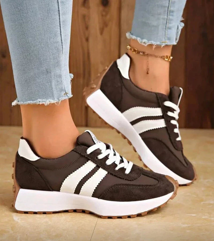 Plate Lacée – Sneakers Plates à Lacets