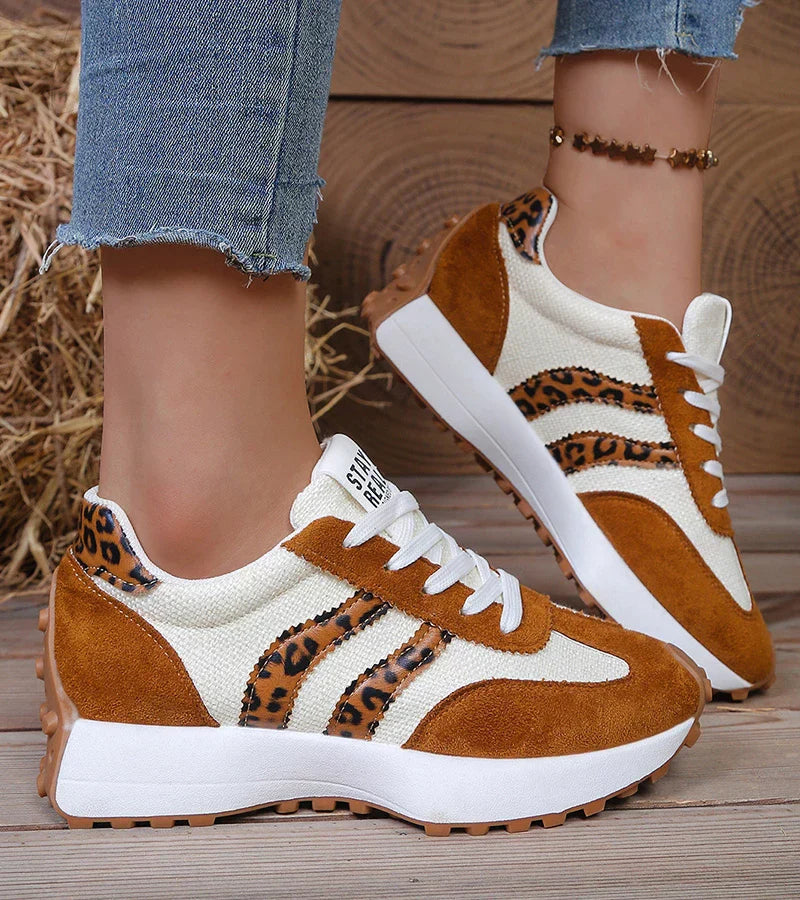 Plate Lacée – Sneakers Plates à Lacets
