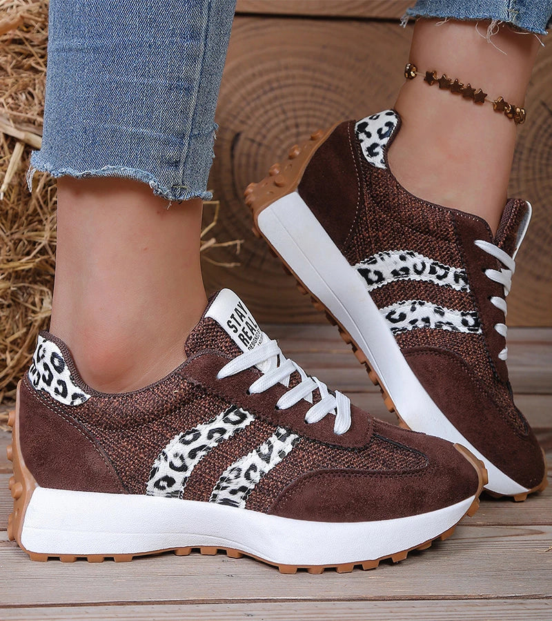 Plate Lacée – Sneakers Plates à Lacets