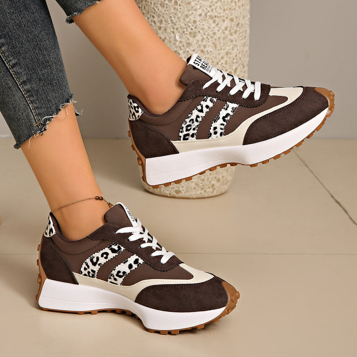 Plate Lacée – Sneakers Plates à Lacets