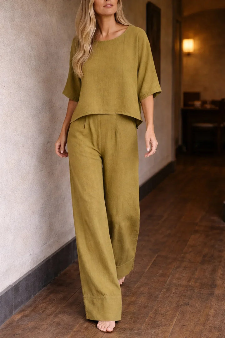 Ensemble en lin avec pantalon large et haut à manches courtes