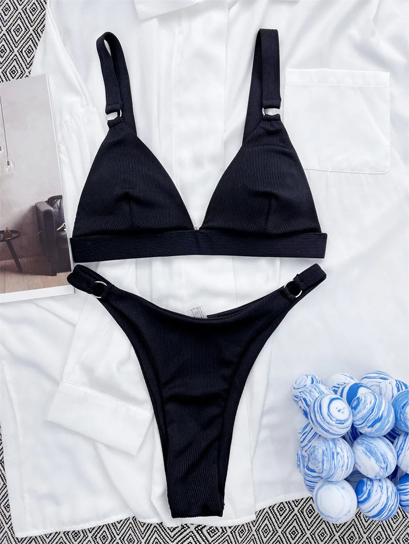 Bikini Vera | L'ensemble tendance aux détails anneaux