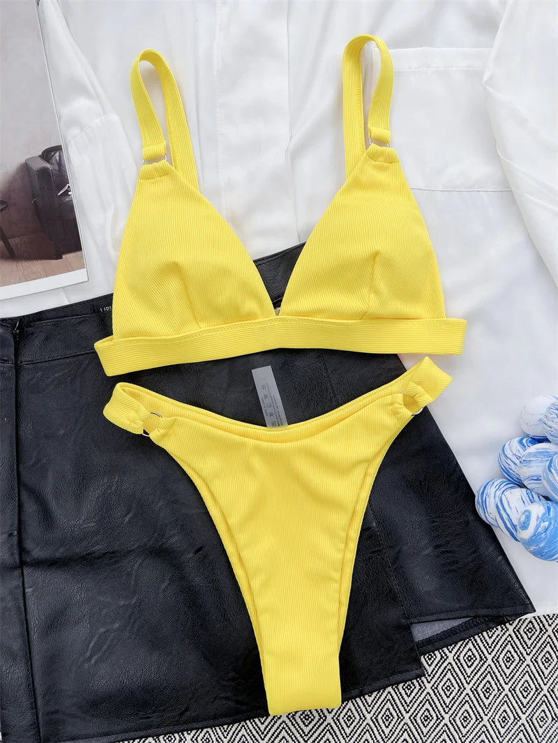 Bikini Vera | L'ensemble tendance aux détails anneaux