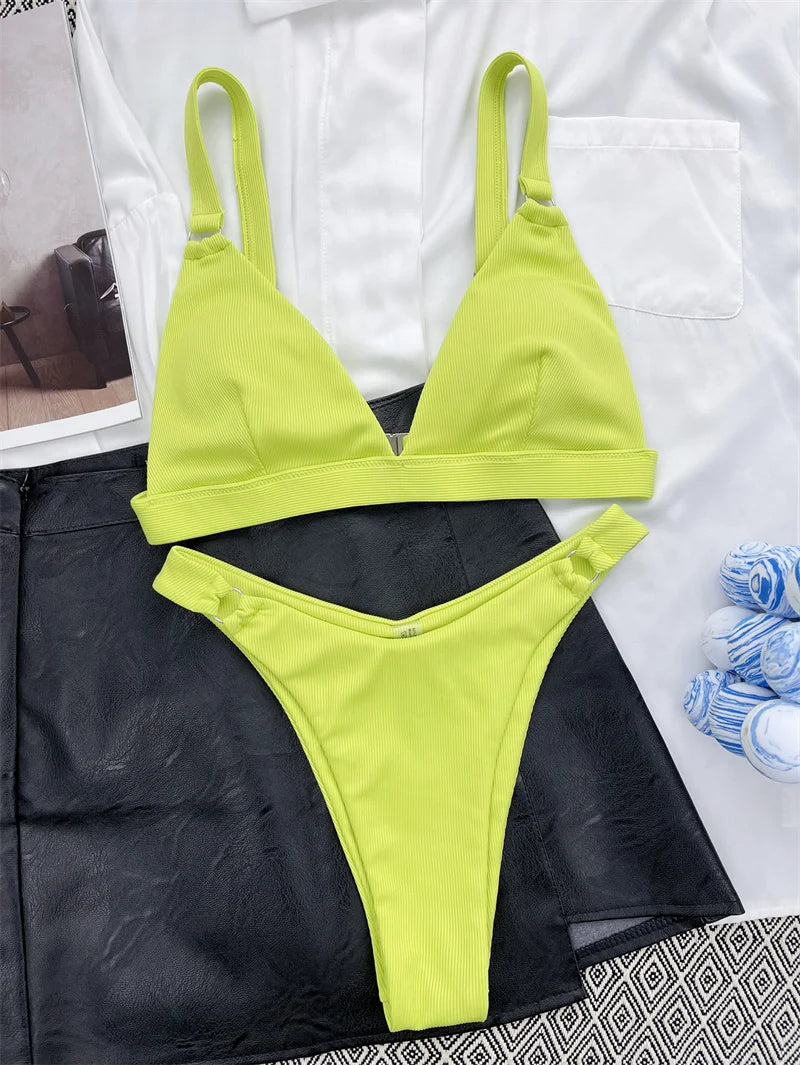 Bikini Vera | L'ensemble tendance aux détails anneaux