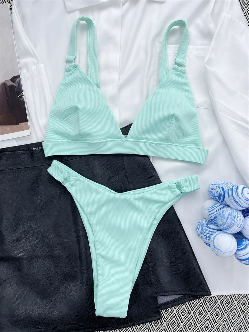 Bikini Vera | L'ensemble tendance aux détails anneaux