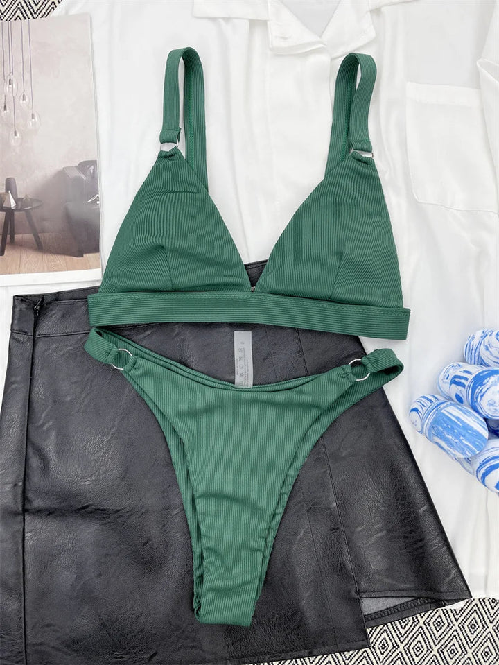 Bikini Vera | L'ensemble tendance aux détails anneaux